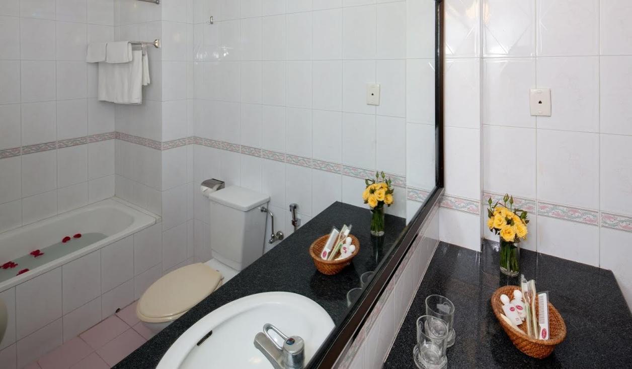 Lucky Central Hotel & Travel Hanoi Zewnętrze zdjęcie